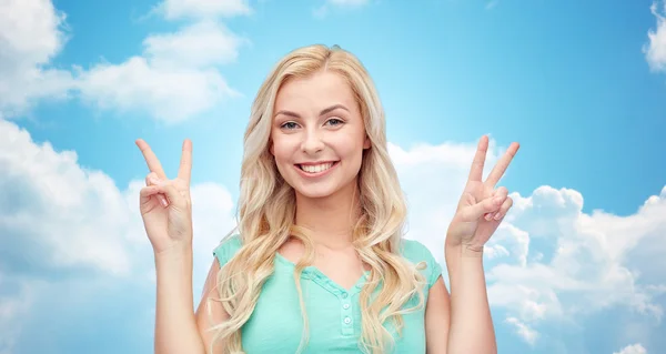 Smiling young woman or teenage girl showing peace — Stock Photo, Image