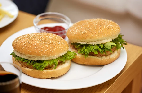 Close up of two hamburgers on table — Φωτογραφία Αρχείου