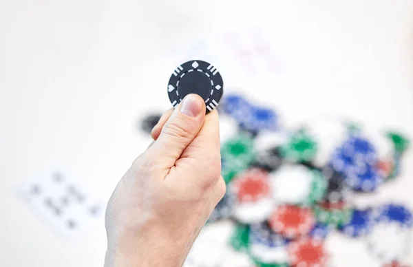 Close up of male hand holding casino chip — Stock Photo, Image