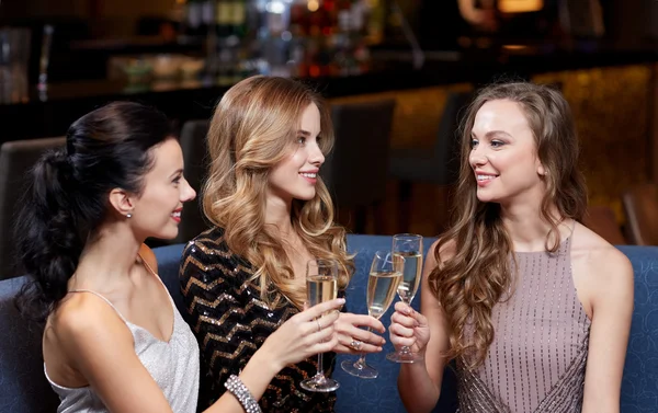 Happy women with champagne glasses at night club — Stock Photo, Image