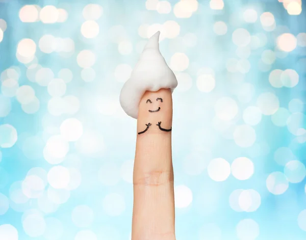 Perto de um dedo com espuma de banho — Fotografia de Stock