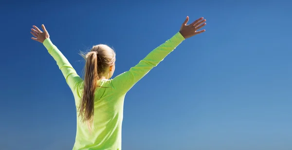 Mujer haciendo deportes al aire libre — Foto de Stock