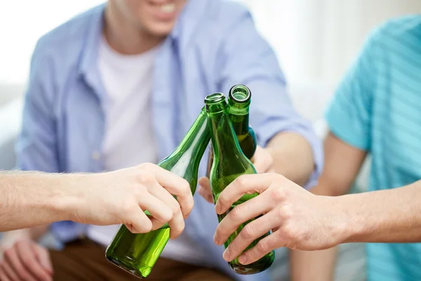 Close up of male friends drinking beer at home — Stock Photo, Image