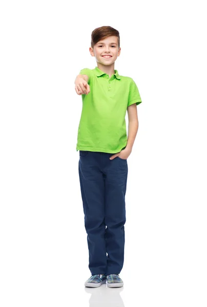 Niño feliz en camiseta blanca señalándote con el dedo — Foto de Stock