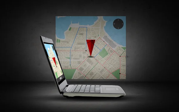 Computador portátil com GPS navegador mapa na tela — Fotografia de Stock
