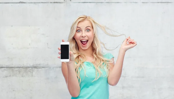 Glückliche junge Frau oder Teenager-Mädchen mit Smartphone — Stockfoto