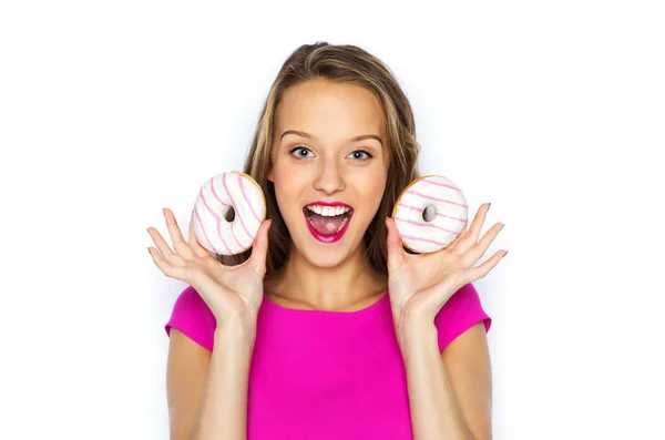 Glückliche Frau oder Teenager-Mädchen mit Donuts — Stockfoto