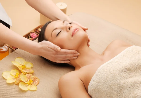 Beautiful woman in massage salon — Stock Photo, Image