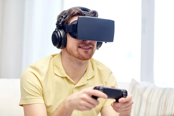 Man in virtual reality headset with controller — Stock Photo, Image