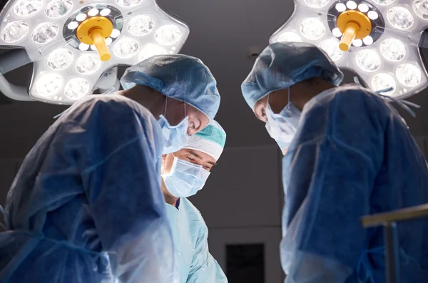 Group of surgeons in operating room at hospital — Stock Photo, Image