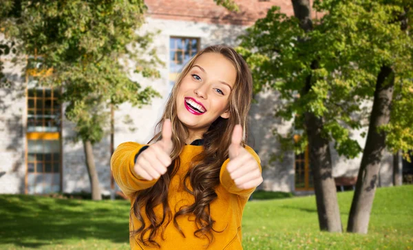Feliz joven mujer o adolescente chica mostrando pulgares hacia arriba —  Fotos de Stock
