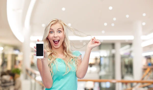 Jovem feliz ou adolescente com smartphone — Fotografia de Stock