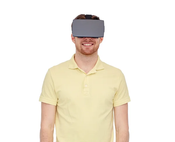 Gelukkig man in virtuele werkelijkheid hoofdtelefoon of 3D-bril — Stockfoto