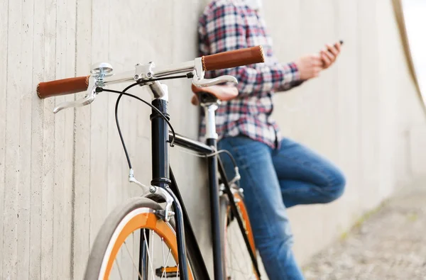 Close-up van hipster fixed gear fiets en man — Stockfoto