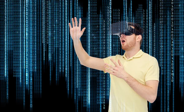 Giovane in realtà virtuale auricolare o occhiali 3d — Foto Stock