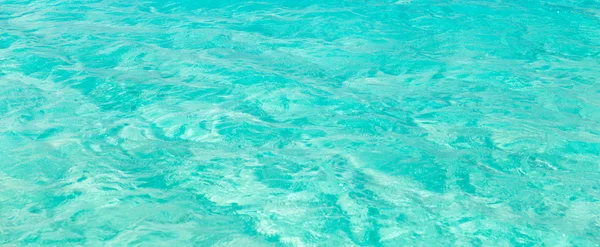 Mar o océano azul transparente agua — Foto de Stock
