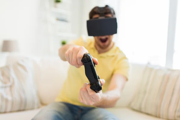 Close up de homem em realidade virtual headset jogar — Fotografia de Stock