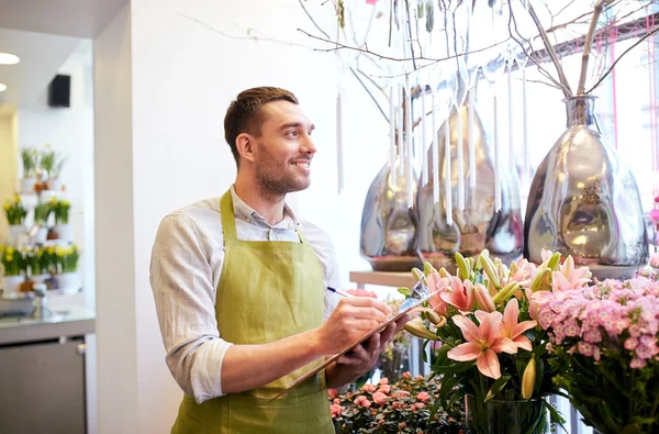 Florist man with clipboard at flower shop — Stock Photo, Image