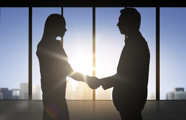 Business partners silhouettes shaking hands — Stock Photo, Image