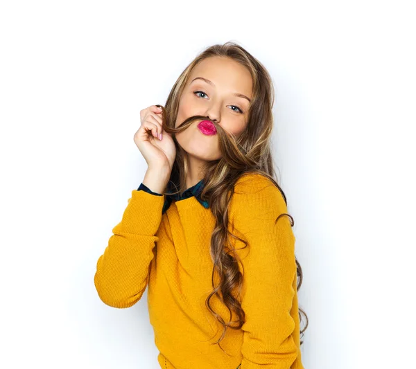 Feliz joven mujer o adolescente chica en ropa casual —  Fotos de Stock