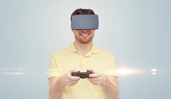 Muž ve virtuální realitě headset nebo 3d brýle — Stock fotografie