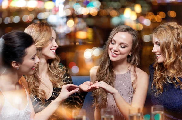 Woman showing engagement ring to her friends — Stock Photo, Image