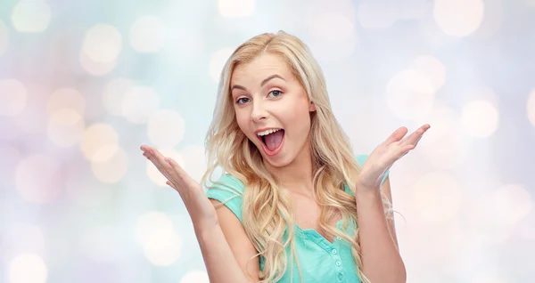 Sorprendida sonriente joven o adolescente — Foto de Stock