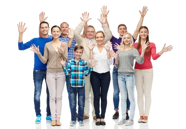 Gruppo di persone sorridenti che salutano le mani Foto Stock