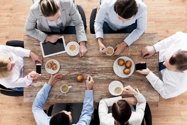 Close up of business team drinking coffee on lunch — Stock Photo, Image