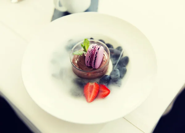 Close up van chocoladedessert in restaurant — Stockfoto