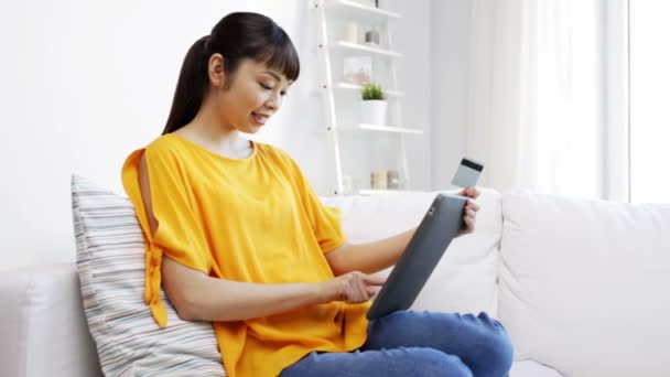Happy asian woman with tablet pc and credit card — Stock Video