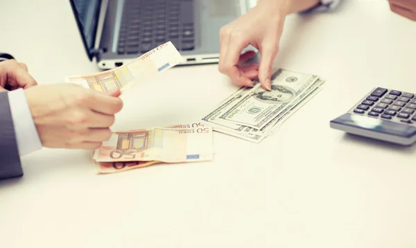 Close up of hands counting money at office — Stock Photo, Image