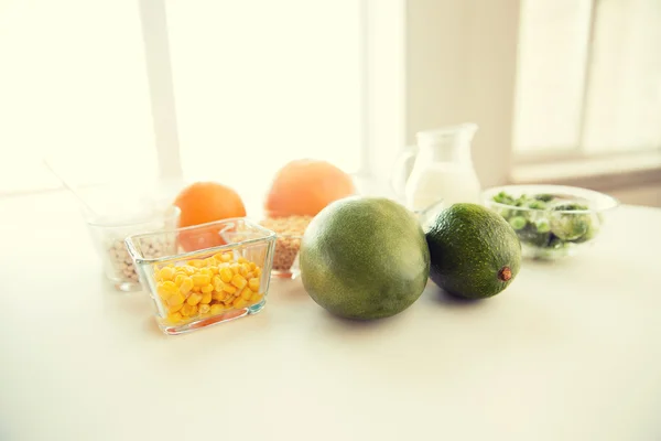 Gıda maddeleri masada yakın çekim — Stok fotoğraf