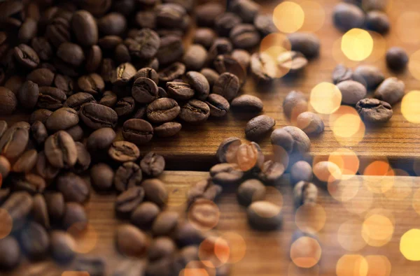 Close up coffee beans on wooden table — Stock Photo, Image