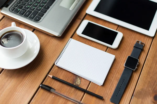 Close up of on laptop, tablet pc and smartphone — Stock Photo, Image