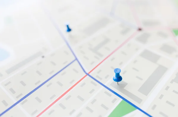 Primer plano del mapa o plano de la ciudad con pin — Foto de Stock