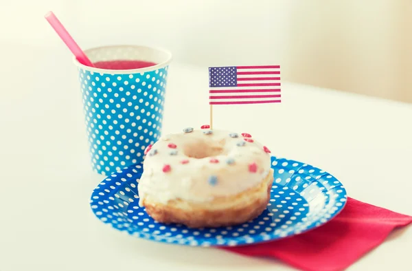 Donut with juice and american flag decoration — Stock Photo, Image