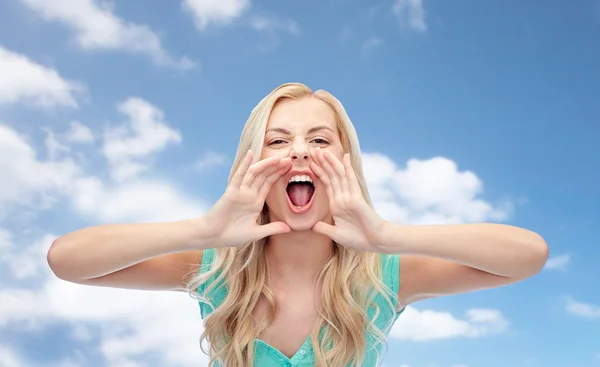 Angry young woman or teenage girl shouting — Stock Photo, Image