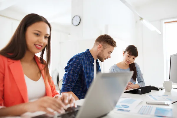 Creative team with tablet pc and papers at office — Stock Photo, Image