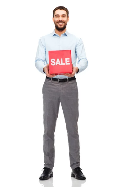 Sorrindo homem com saco de compras vermelho — Fotografia de Stock