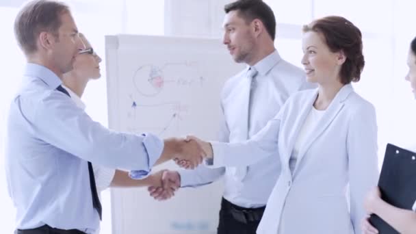 Business people shaking their hands — Stock Video