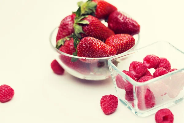 Close up of ripe red strawberries and raspberries — Stock Photo, Image