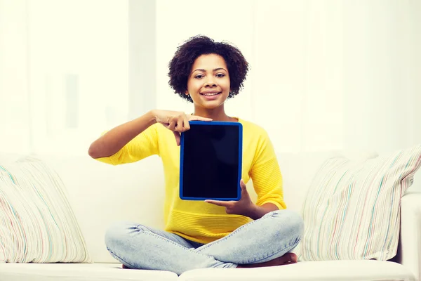 Mujer afroamericana feliz con la tableta de la PC —  Fotos de Stock