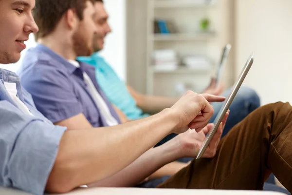 Close up of happy friends with tablet pc at home — Stock Photo, Image