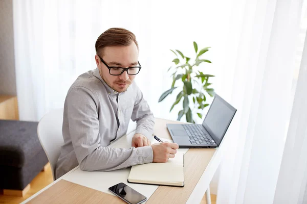 Creative man or businessman writing to notebook — Stock Photo, Image