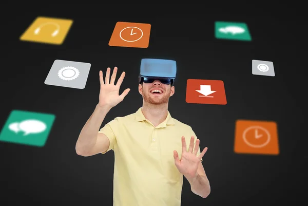 Lycklig man i virtuell verklighet headset eller 3d-glasögon — Stockfoto
