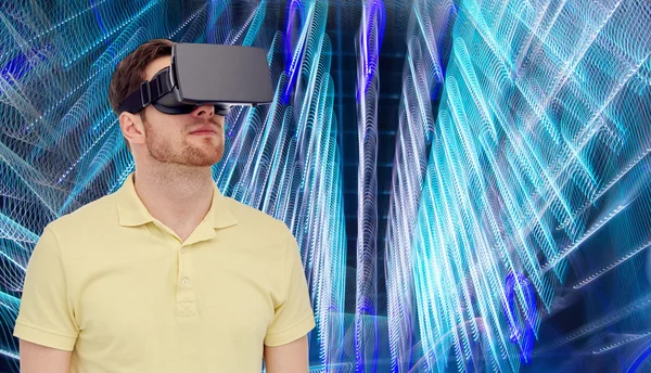 Людина в гарнітурі віртуальної реальності або 3d окулярах — стокове фото