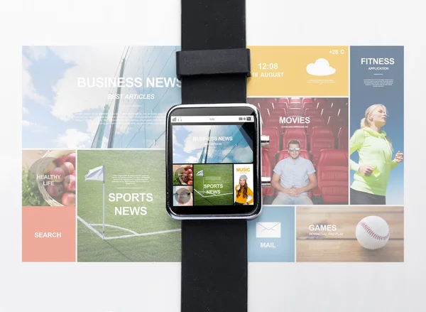 インターネット アプリケーションでのスマートな腕時計のクローズ アップ — ストック写真