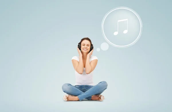 Sonriente joven mujer o adolescente chica en los auriculares —  Fotos de Stock