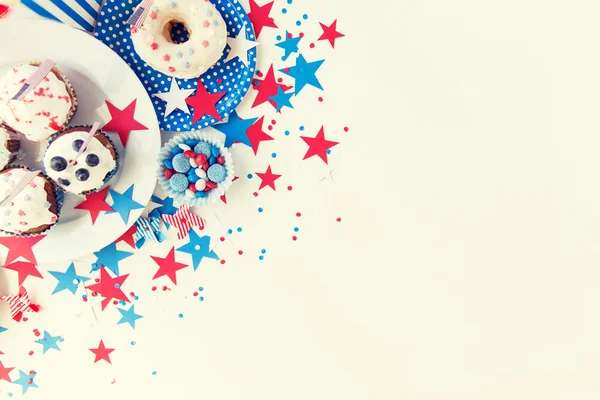 Cupcakes with american flags on independence day — Stock Photo, Image